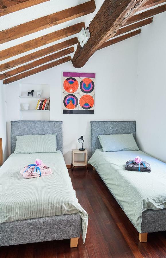 La Casa di Giulia-Family Apartment Parma Bagian luar foto